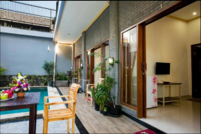 Canggu Ocean House/Yellow. By walk to the beach!